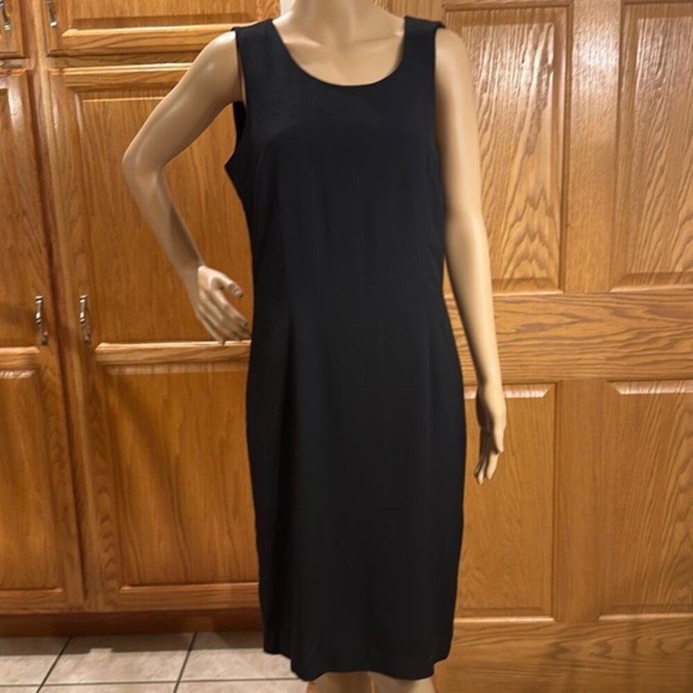 Liz Claiborne Collection Black fully lined sleeveless figure flattering …